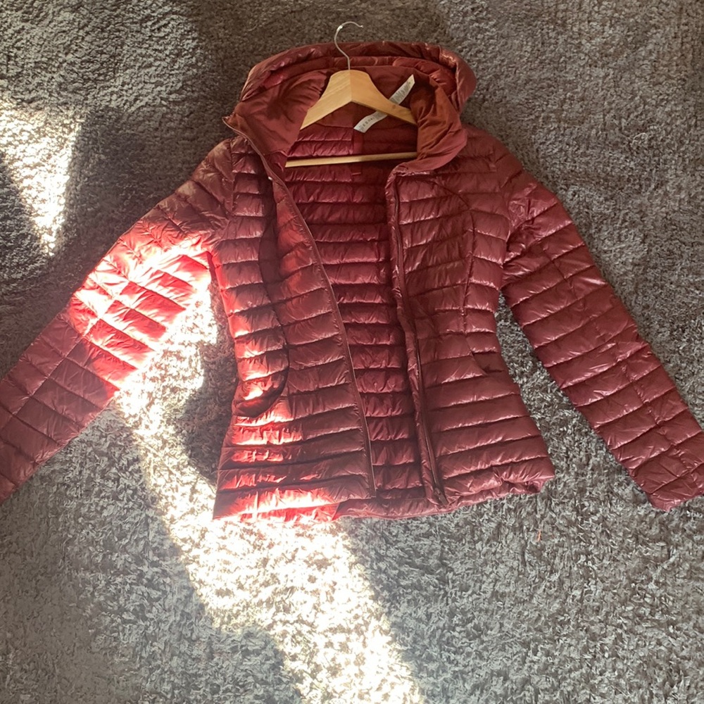 Lululemon Pack It Down Jacket *Shine
Bordeaux Drama